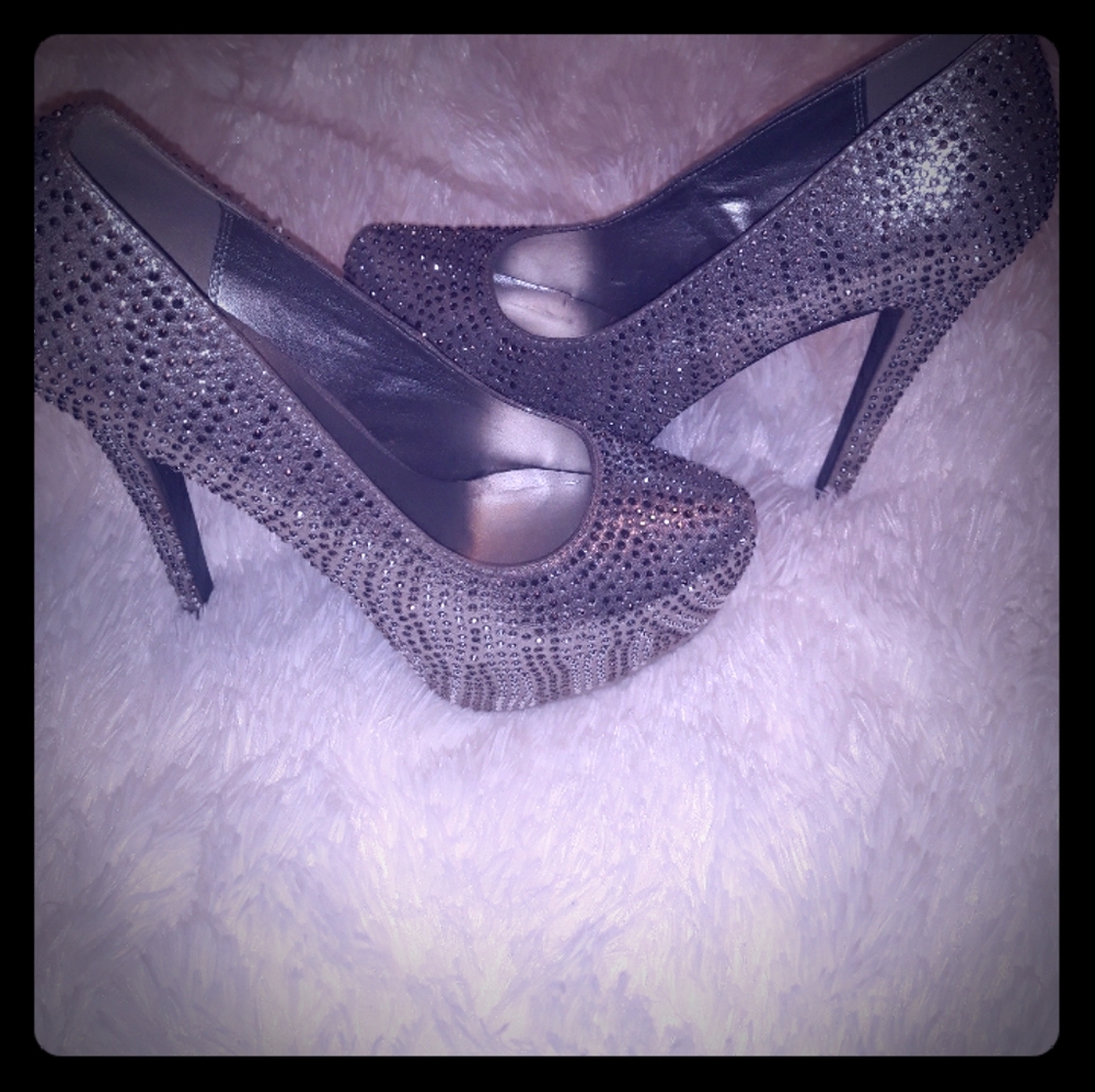 Stilletto pumps.